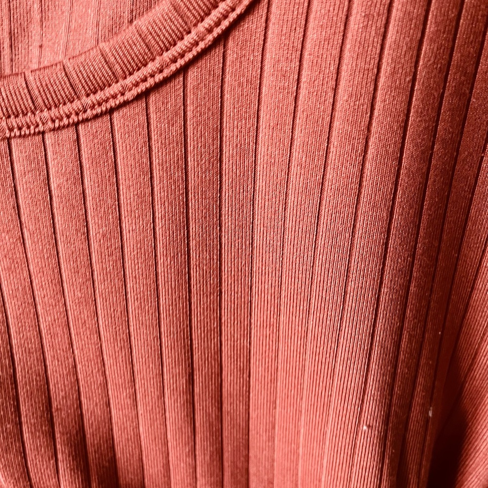 basic ribbed tee - Picture 2 of 3